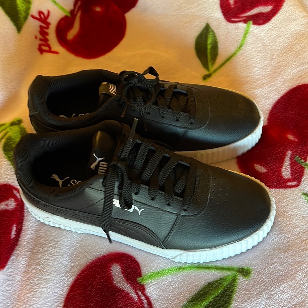 Gently used Carina Pumas sneakers
